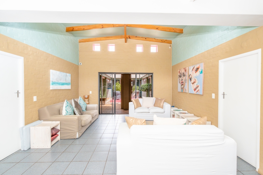 6 Bedroom Property for Sale in Middedorp Western Cape